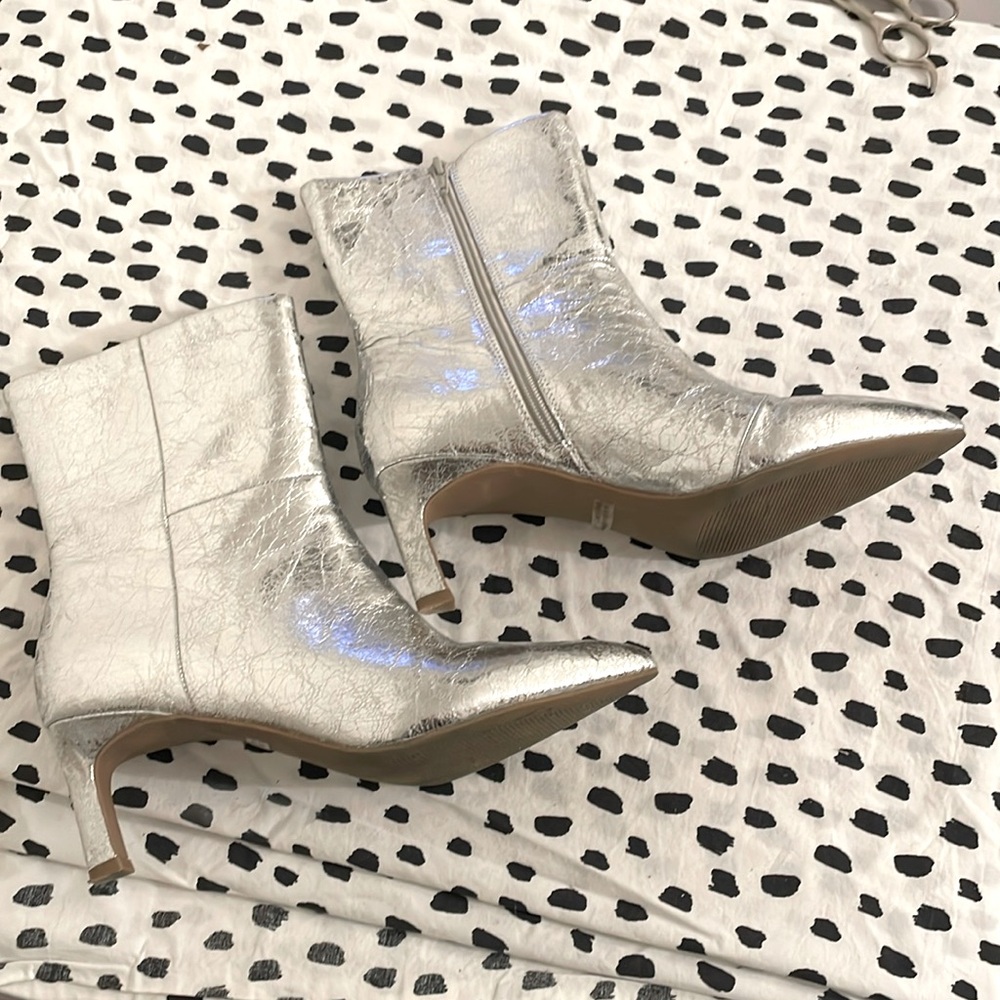 DV by Dolce Vita Silver Gradie Bootie Size 9
